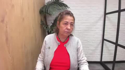 Snapshot of lindahottie chatting on 04-28-26, 05:12 Linda online show from 04-28-26, 05:12
