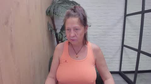 Snapshot of lindahottie chatting on 05-14-26, 05:47 Linda online show from 05-14-26, 05:47