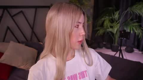 your Linda is back online show from 04-20-26, 04:37