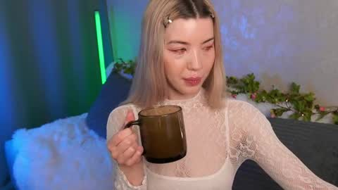 Snapshot of lindathackerr chatting on 05-18-26, 04:18 Linda online show from 05-18-26, 04:18