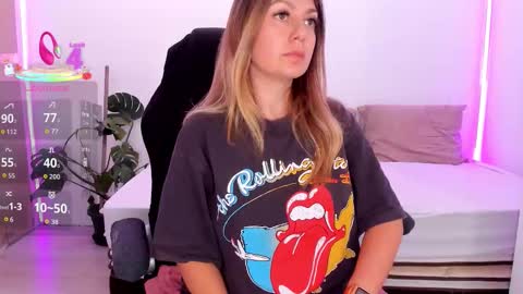 Linda  --  online show from 09-21-25, 04:08