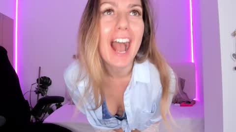 Linda  --  online show from 11-15-25, 04:47