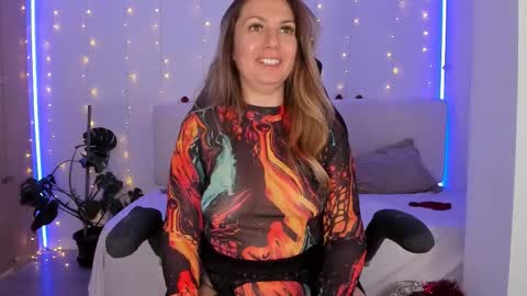 Linda  --  online show from 12-02-25, 05:08