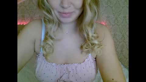 Snapshot of lindsisecret chatting on 01-01-25, 10:00 Anna online show from 01-01-25, 10:00