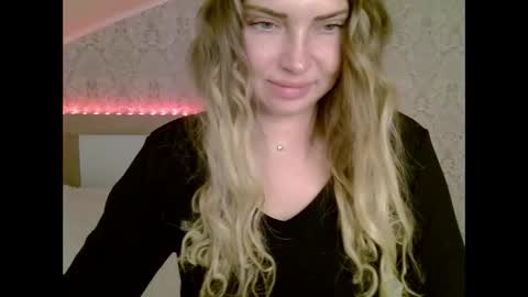 Snapshot of lindsisecret chatting on 01-03-25, 03:55 Anna online show from 01-03-25, 03:55