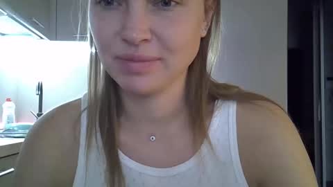 Snapshot of lindsisecret chatting on 10-05-25, 08:01 Anna online show from 10-05-25, 08:01