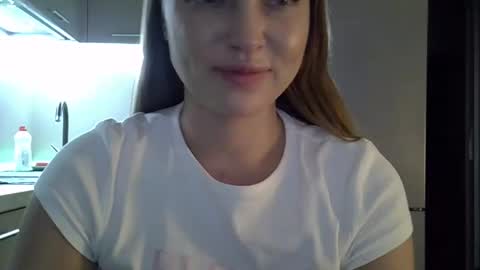 Snapshot of lindsisecret chatting on 10-28-25, 01:36 Anna online show from 10-28-25, 01:36