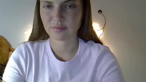 Snapshot of lindsisecret chatting on 02-12-26, 08:04 Anna online show from 02-12-26, 08:04