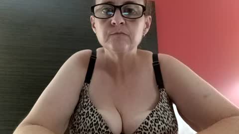 Snapshot of linkutome chatting on 07-28-26, 10:21 linkutome online show from 07-28-26, 10:21