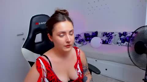 Snapshot of linphea chatting on 08-08-26, 06:32 Tina online show from 08-08-26, 06:32
