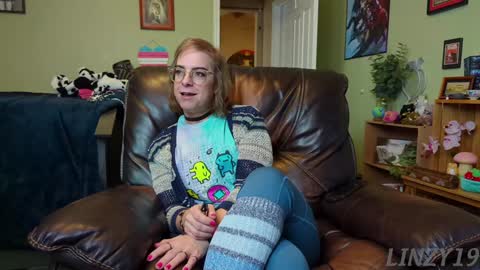 Linzy19 online show from 01-28-25, 05:03