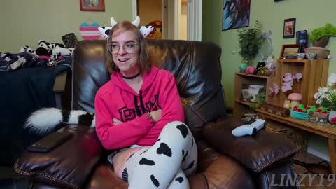 Linzy19 online show from 01-28-25, 08:04