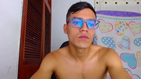 Snapshot of lion_grr chatting on 12-20-25, 12:23 lion_grr online show from 12-20-25, 12:23