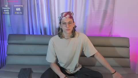 Snapshot of lior_evan chatting on 11-08-25, 11:32 Lior evan online show from 11-08-25, 11:32