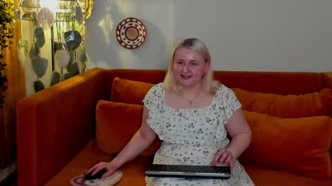 LioraArdyn online show from 04-10-26, 06:29
