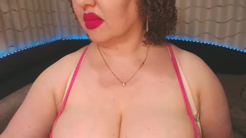 Snapshot of lipsaddiction chatting on 12-17-24, 10:43 LIpsAddiction online show from 12-17-24, 10:43