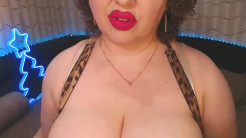 Snapshot of lipsaddiction chatting on 12-27-24, 02:22 LIpsAddiction online show from 12-27-24, 02:22
