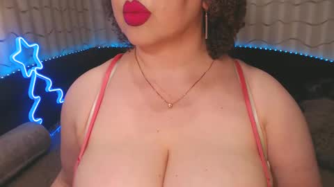 Snapshot of lipsaddiction chatting on 12-29-24, 10:57 LIpsAddiction online show from 12-29-24, 10:57