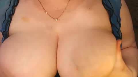 Snapshot of lipsaddiction chatting on 05-18-26, 01:28 LIpsAddiction online show from 05-18-26, 01:28
