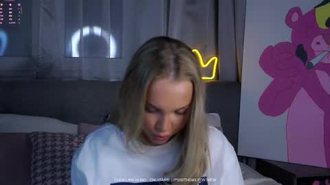 Amelia online show from 12-18-25, 01:11