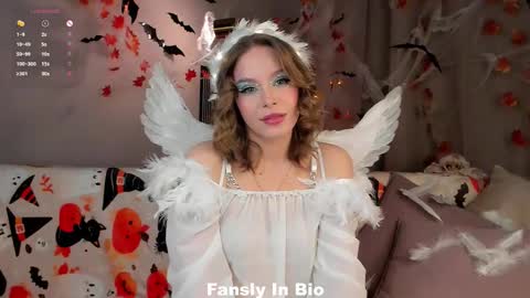 Lina online show from 10-31-25, 01:39