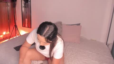 Snapshot of liry_kim chatting on 05-29-26, 08:29 liry online show from 05-29-26, 08:29