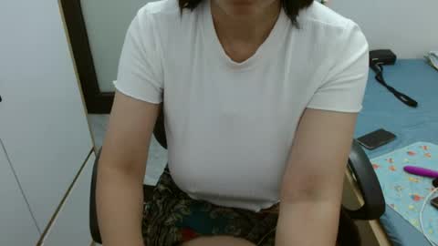 lisa_1011 online show from 07-14-26, 06:51