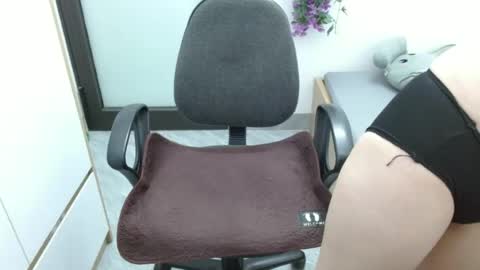lisa_1011 online show from 07-30-26, 10:53