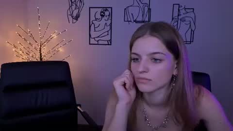 Snapshot of lisa_dark_ chatting on 07-10-26, 09:45 Lisa online show from 07-10-26, 09:45