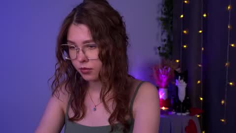  Lisa  online show from 11-18-25, 08:13