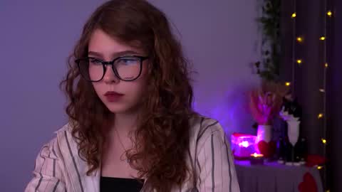  Lisa  online show from 11-21-25, 09:57