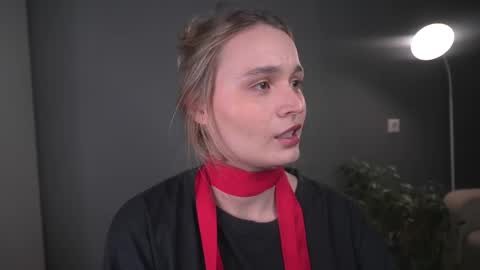 Elisabeth or Lisa online show from 12-15-25, 08:02