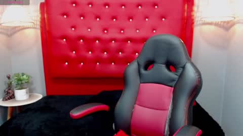 Lisa online show from 12-29-24, 03:33