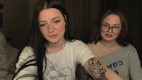 Snapshot of lisaanddenis chatting on 09-30-25, 05:51 Lisa and Den online show from 09-30-25, 05:51