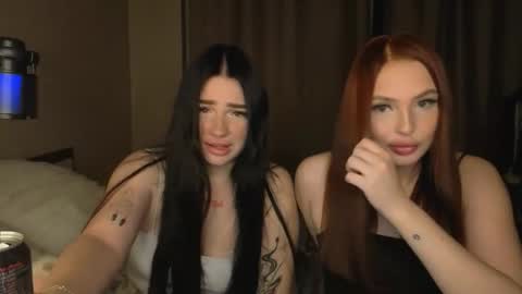 Snapshot of lisaanddenis chatting on 10-11-25, 01:31 Lisa and Den online show from 10-11-25, 01:31