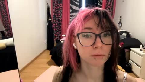 Snapshot of lisabethlaurence chatting on 04-24-26, 06:16 Aileen online show from 04-24-26, 06:16