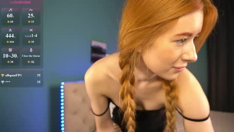 Snapshot of lisafoxy_ chatting on 05-14-26, 01:45 Lisa online show from 05-14-26, 01:45