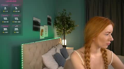 Snapshot of lisafoxy_ chatting on 06-06-26, 12:38 Lisa online show from 06-06-26, 12:38