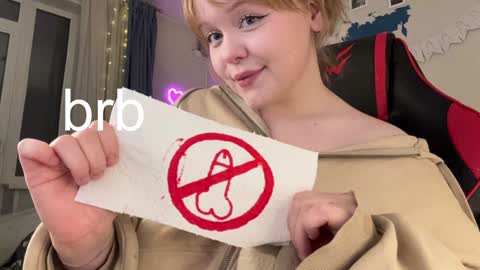 Snapshot of lisalaas chatting on 12-14-24, 04:42 -Lisa- Help me to reach 100 thumbs up3 online show from 12-14-24, 04:42