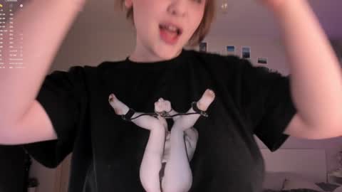 Snapshot of lisalaas chatting on 12-25-24, 12:26 -Lisa- Help me to reach 100 thumbs up3 online show from 12-25-24, 12:26