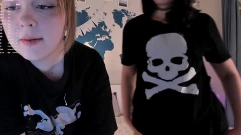 Snapshot of lisalaas chatting on 01-25-25, 06:57 -Lisa- Help me to reach 100 thumbs up3 online show from 01-25-25, 06:57