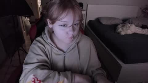 Snapshot of lisalaas chatting on 02-13-25, 08:24 -Lisa- Help me to reach 100 thumbs up3 online show from 02-13-25, 08:24