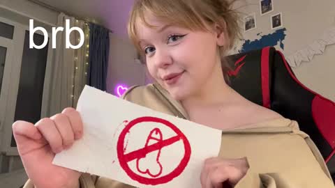 Snapshot of lisalaas chatting on 02-14-25, 06:40 -Lisa- Help me to reach 100 thumbs up3 online show from 02-14-25, 06:40