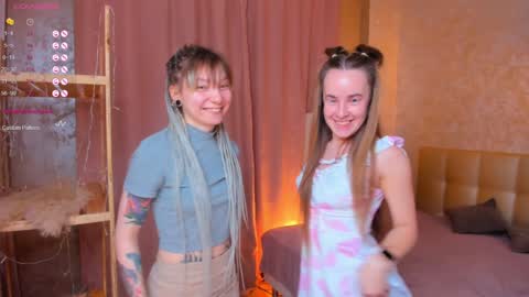 Snapshot of lisanelsona chatting on 12-06-24, 01:18 Hello our names are Kate and Alice this is our first day here. online show from 12-06-24, 01:18