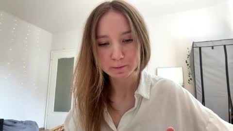 Snapshot of lisasmall chatting on 06-10-26, 02:27 lisasmall online show from 06-10-26, 02:27