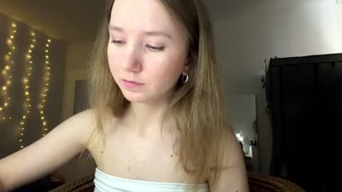 lisasmall online show from 06-18-26, 06:12