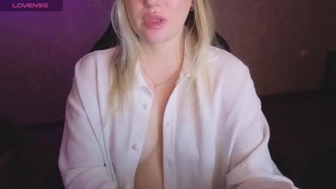 Anna online show from 05-15-26, 01:01