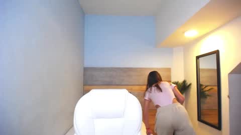 Liseth Fox online show from 12-21-24, 06:44