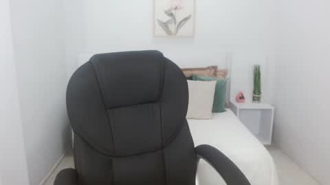 Liseth Fox online show from 01-31-25, 03:33