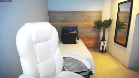 Liseth Fox online show from 02-07-25, 10:52